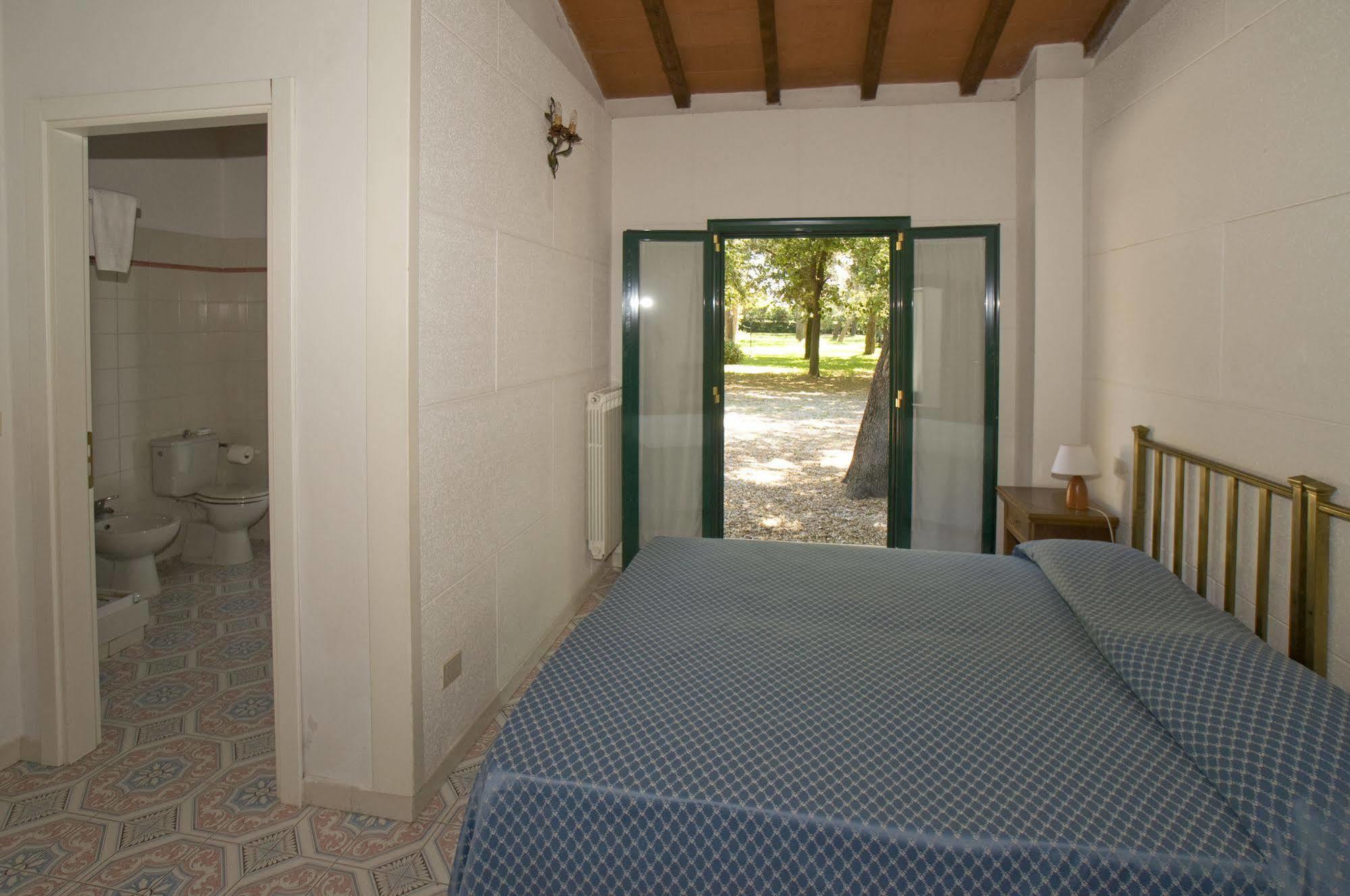 Razza Del Casalone Hostal Grosseto Exterior foto