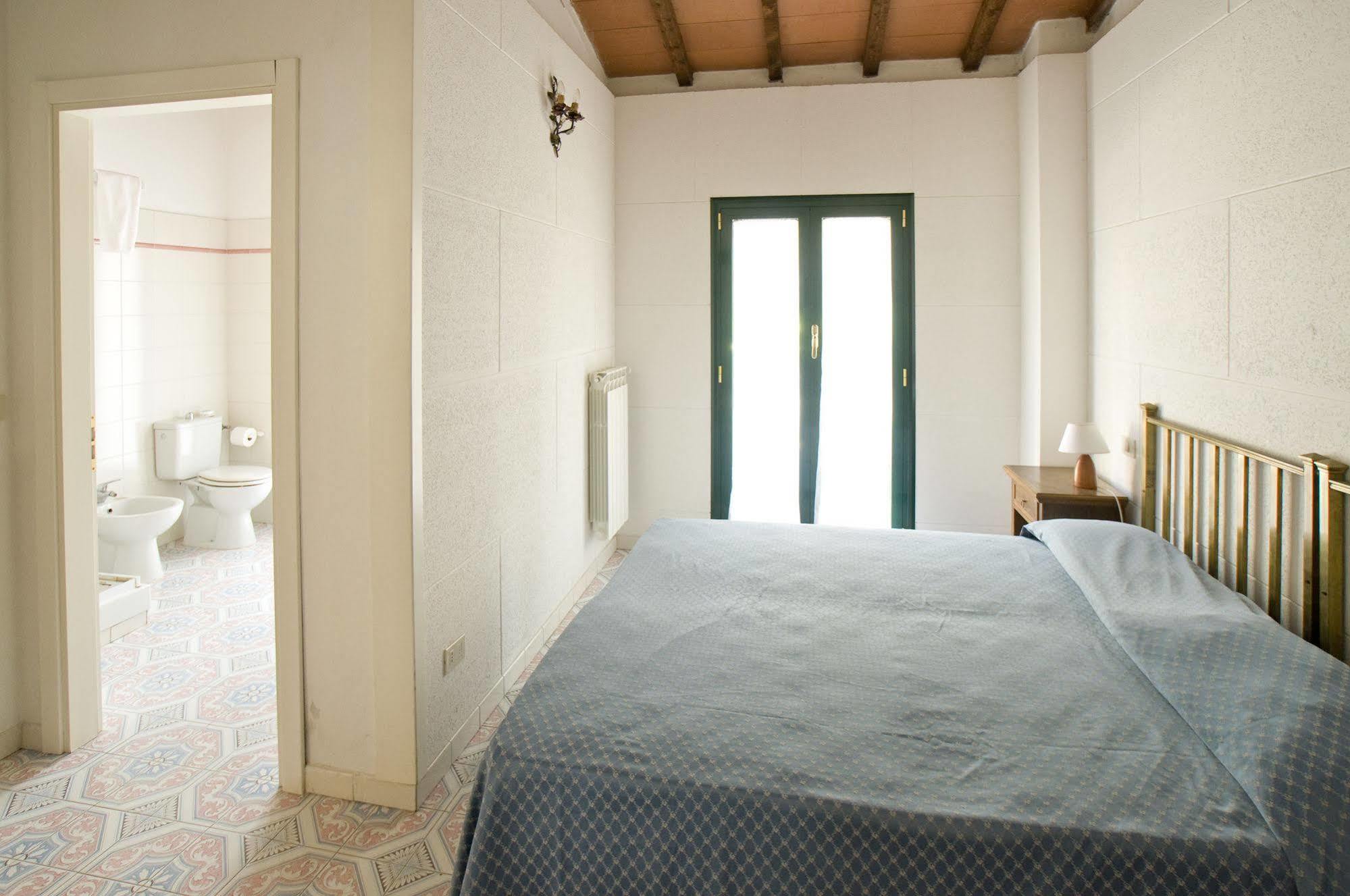 Razza Del Casalone Hostal Grosseto Exterior foto